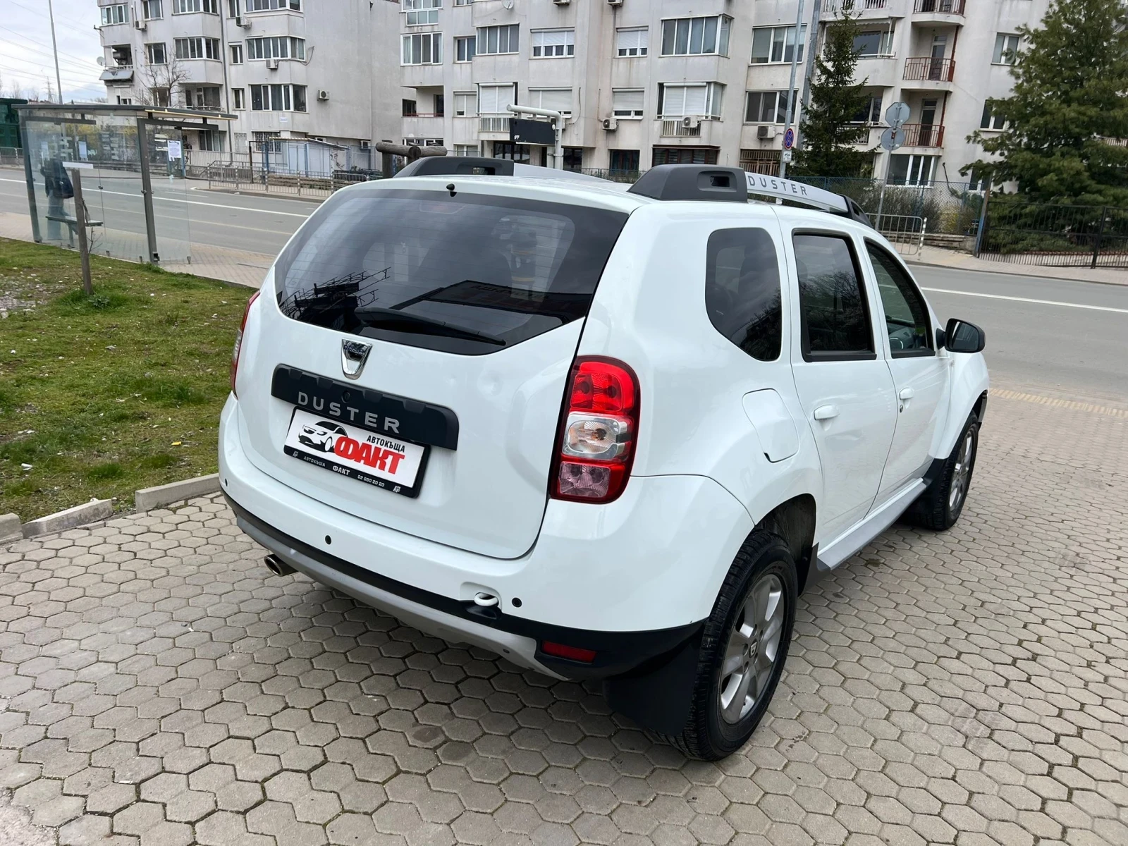 Dacia Duster 1.6i/РЕАЛНИ КМ ! ! ! , снимка 4 - Автомобили и джипове - 54040006