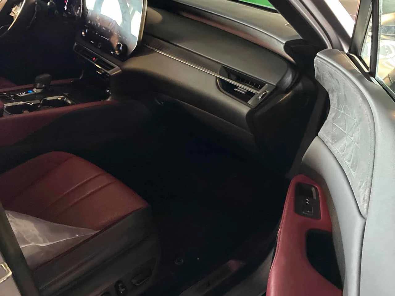 Lexus RX 500h | DISTRONIC | ЧЕРВЕН САЛОН | ОБДУХВАНЕ | , снимка 14 - Автомобили и джипове - 54616560