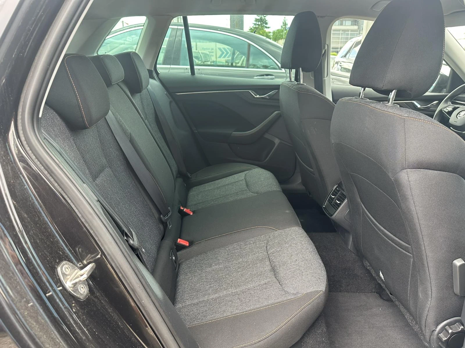 Skoda Kamiq 1.5TSI 4-Цилиндъра АВТОМАТИК 96000КМ, снимка 13 - Автомобили и джипове - 54914340