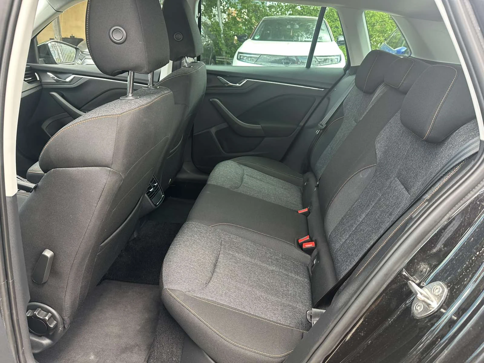 Skoda Kamiq 1.5TSI 4-Цилиндъра АВТОМАТИК 96000КМ, снимка 10 - Автомобили и джипове - 54914340