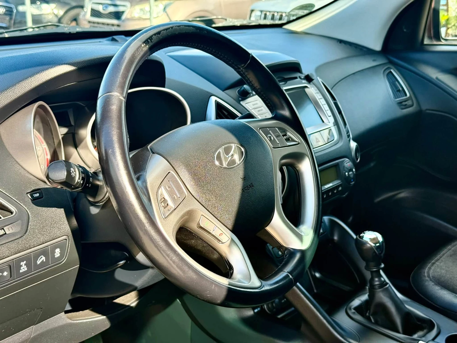 Hyundai IX35 2.0 4x4 ОБСЛУЖЕНА, снимка 11 - Автомобили и джипове - 56213921