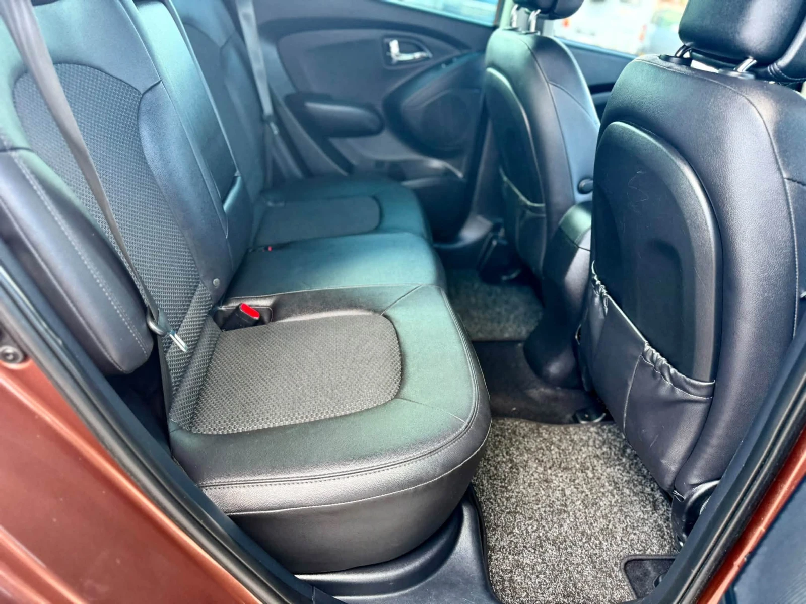 Hyundai IX35 2.0 4x4 ОБСЛУЖЕНА, снимка 15 - Автомобили и джипове - 56213921