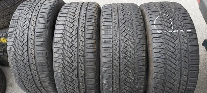 Гуми Зимни 235/40R19, снимка 1 - Гуми и джанти - 32572165