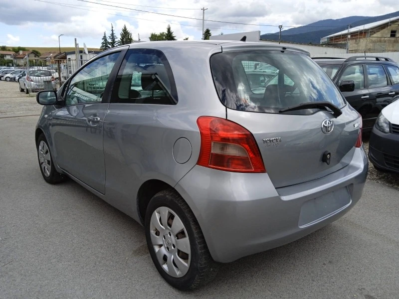 Toyota Yaris 1.3 i, снимка 4 - Автомобили и джипове - 41775852