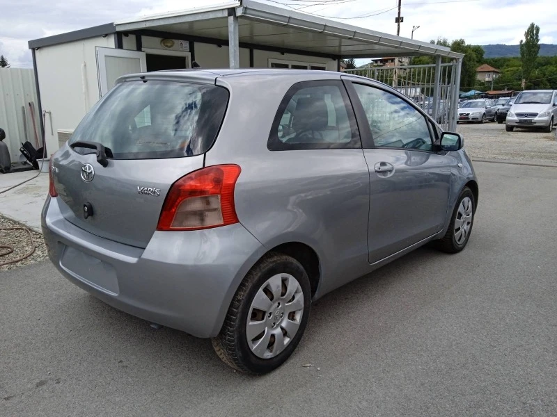 Toyota Yaris 1.3 i, снимка 6 - Автомобили и джипове - 41775852