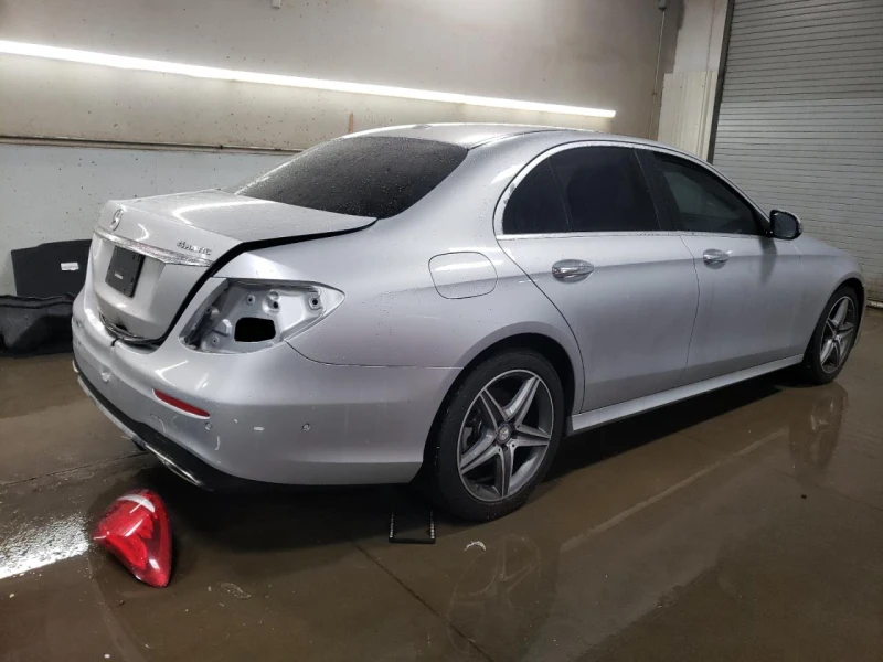 Mercedes-Benz E 300 4MATIC AMG-пакет* BURMASTER* KeylessGO* м.точка* , снимка 6 - Автомобили и джипове - 48675202