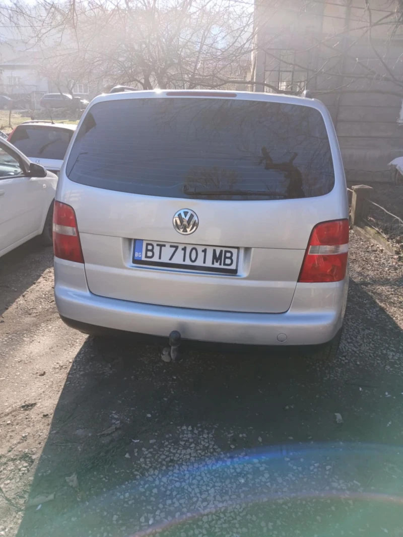 VW Touran, снимка 4 - Автомобили и джипове - 48754790