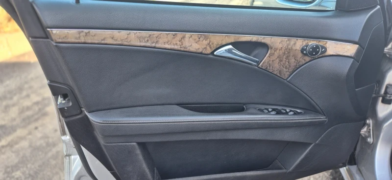 Mercedes-Benz E 320, снимка 11 - Автомобили и джипове - 53284723