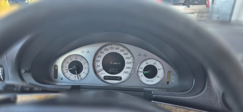 Mercedes-Benz E 320, снимка 8 - Автомобили и джипове - 53284723