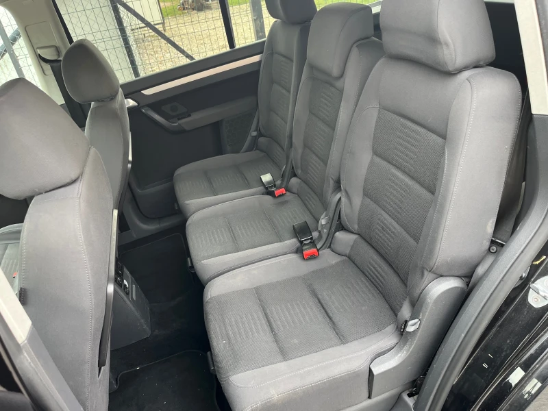 VW Touran 2.0TDI DSG BMM, снимка 15 - Автомобили и джипове - 52172973