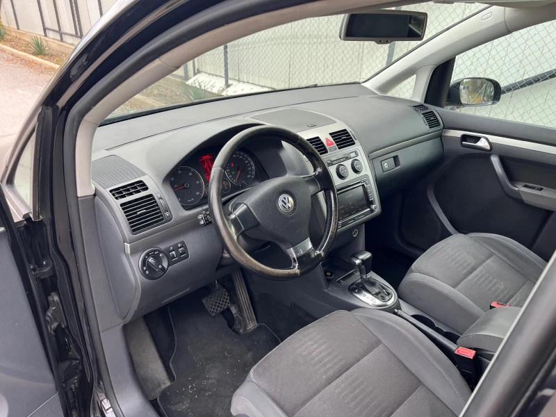 VW Touran 2.0TDI DSG BMM, снимка 11 - Автомобили и джипове - 52172973