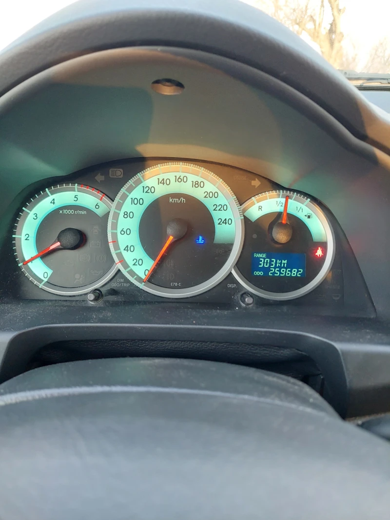 Toyota Corolla verso 2.2 D-CAT, снимка 8 - Автомобили и джипове - 52644619