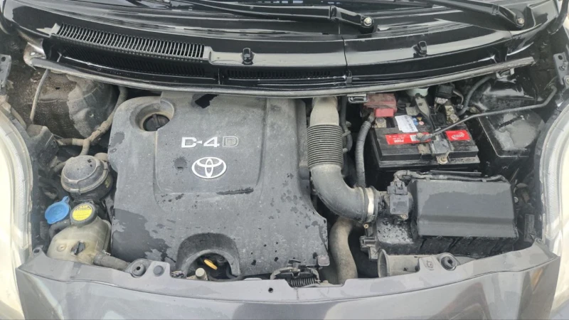 Toyota Yaris 1.4 D4d, снимка 5 - Автомобили и джипове - 52680316