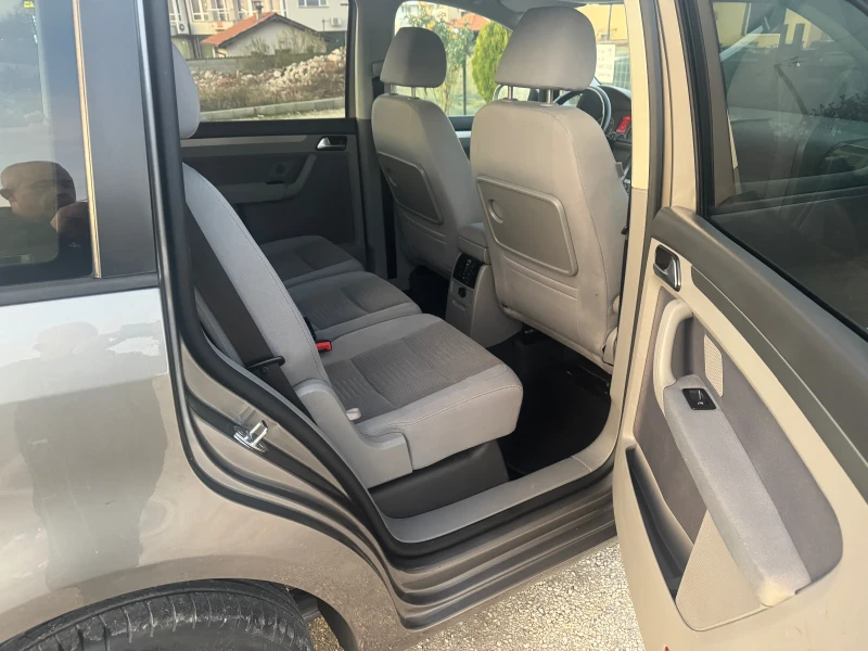 VW Touran 2.0 TDI HIGHLINE  ТОП състояниe, снимка 15 - Автомобили и джипове - 52710497