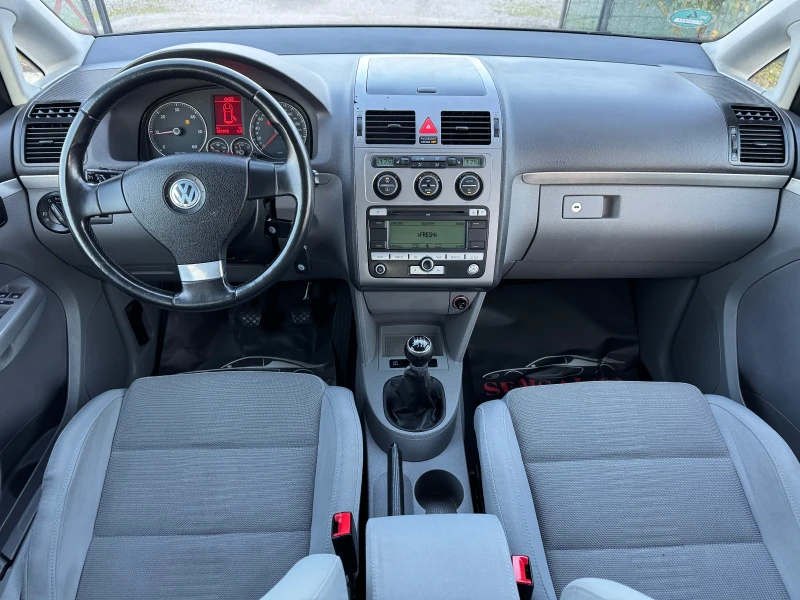 VW Touran 2.0 TDI HIGHLINE  ТОП състояниe, снимка 11 - Автомобили и джипове - 52710497
