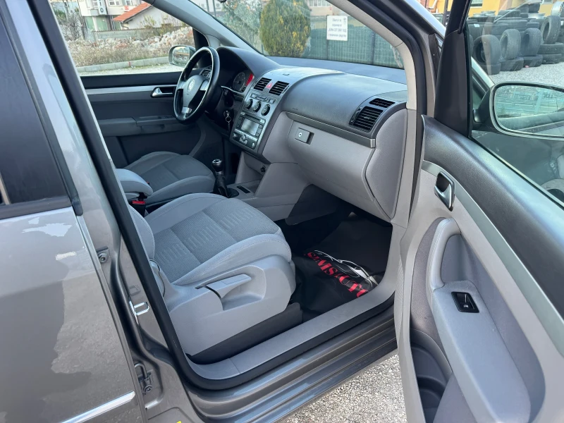VW Touran 2.0 TDI HIGHLINE  ТОП състояниe, снимка 13 - Автомобили и джипове - 52710497