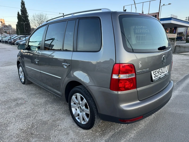 VW Touran 2.0 TDI HIGHLINE  ТОП състояниe, снимка 4 - Автомобили и джипове - 52710497