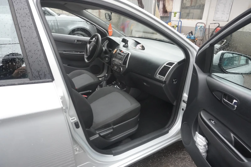 Hyundai I20, снимка 11 - Автомобили и джипове - 53276255