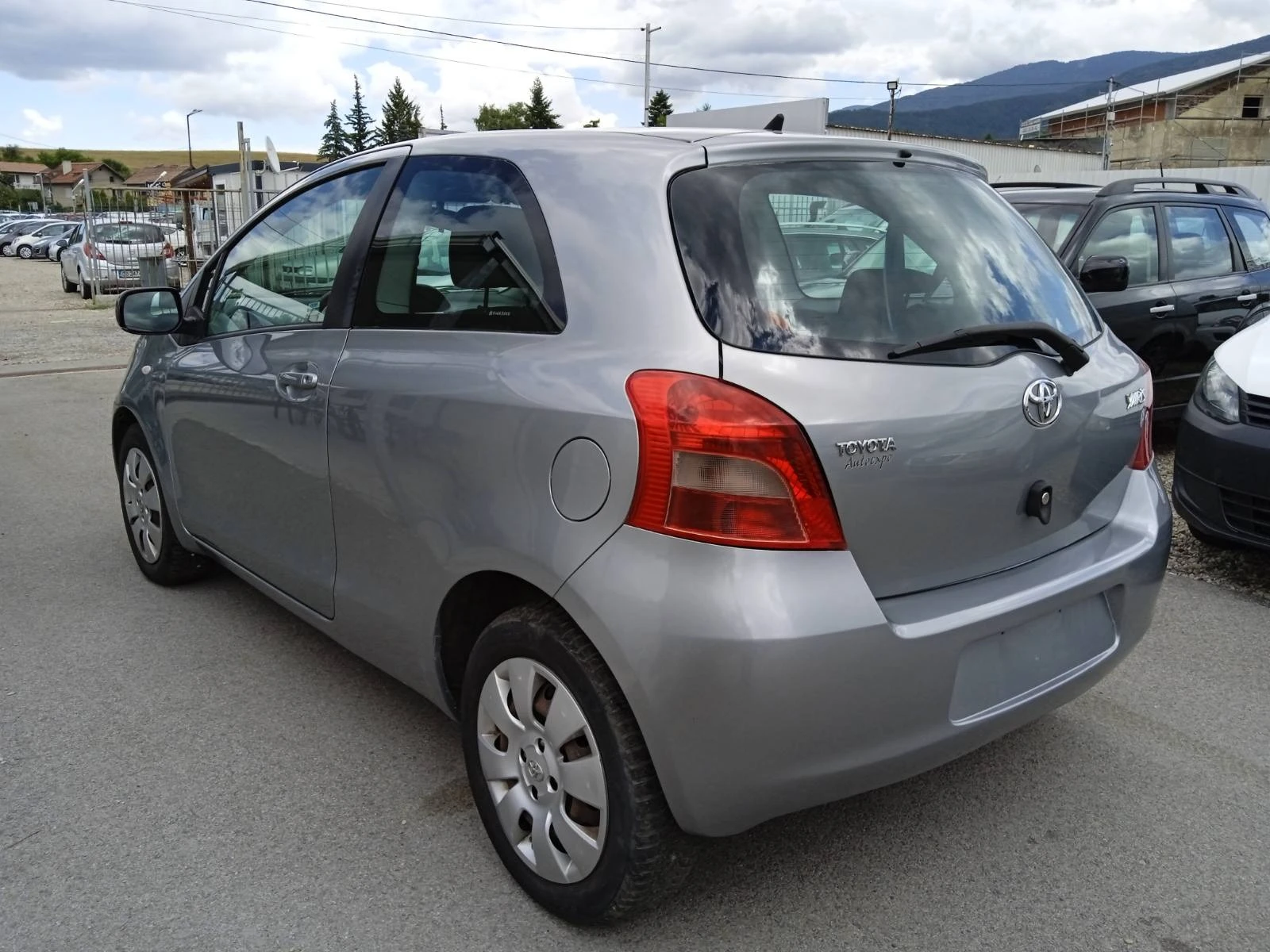 Toyota Yaris 1.3 i - изображение 4