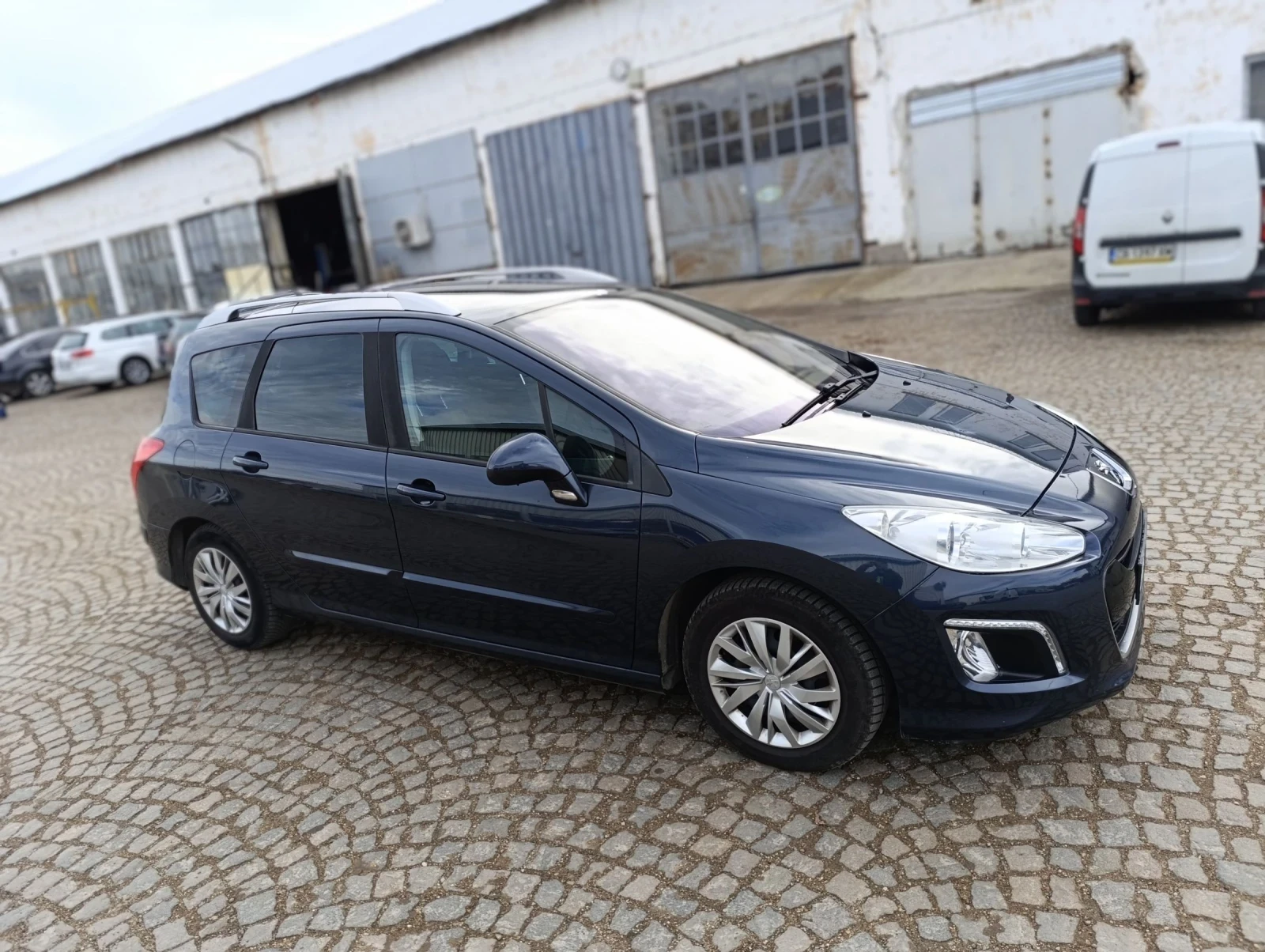 Peugeot 308 1.6eHDI Panorama Navi - изображение 7