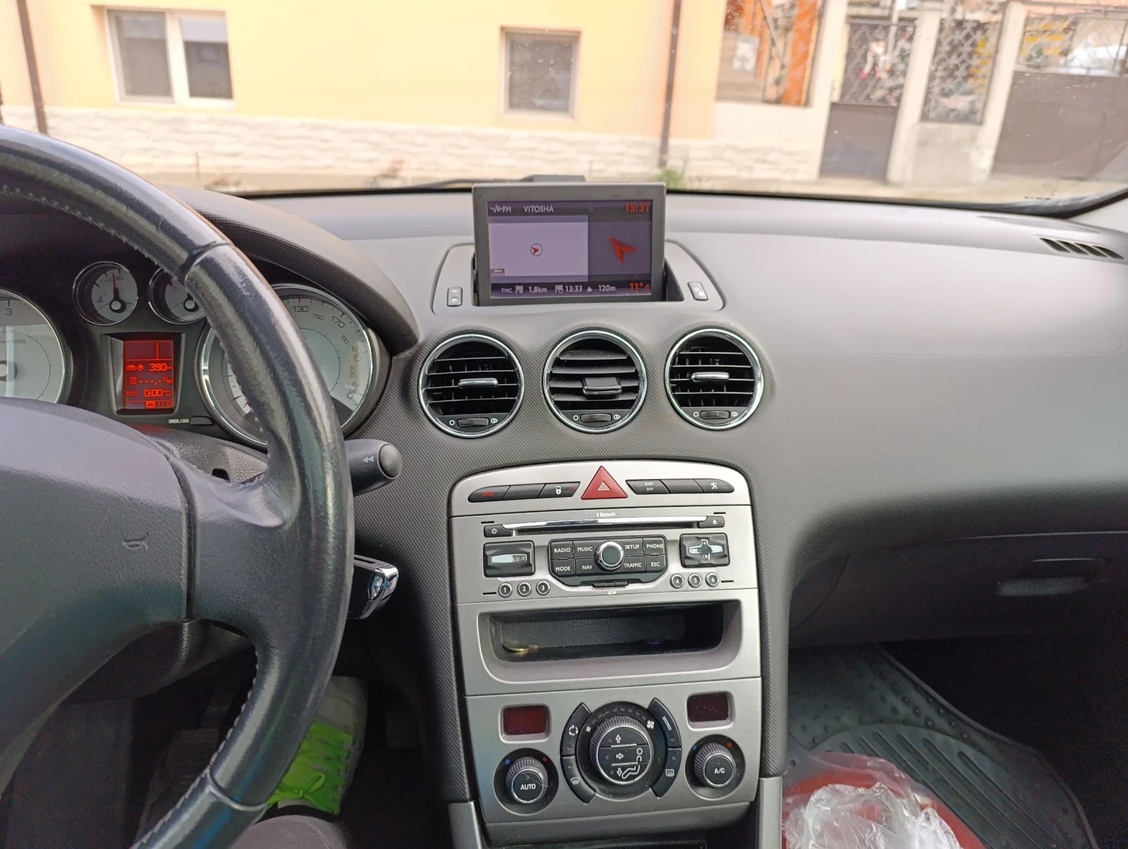 Peugeot 308 1.6eHDI Panorama Navi - изображение 10