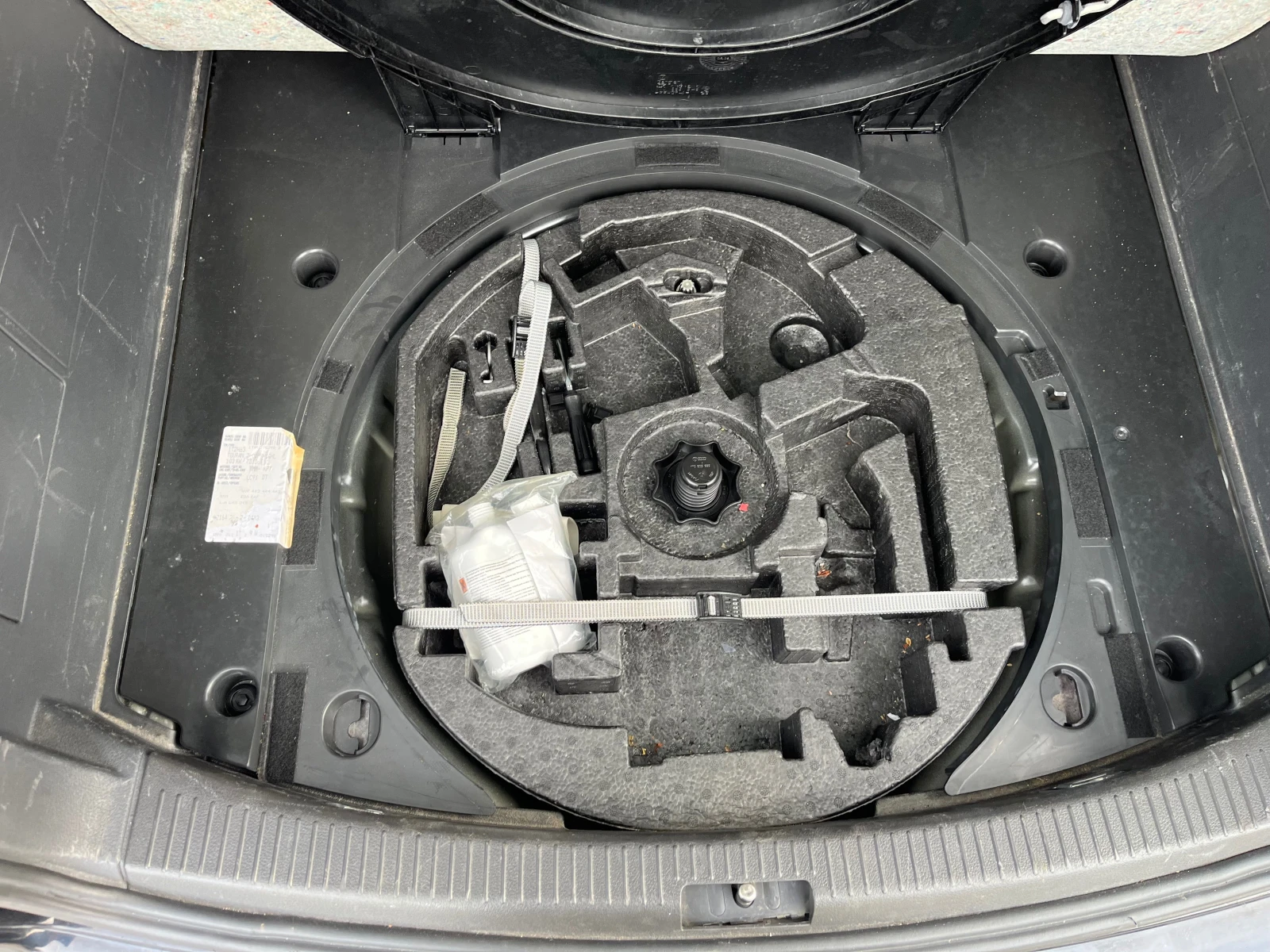 VW Touran 2.0TDI DSG BMM, снимка 13 - Автомобили и джипове - 52172973