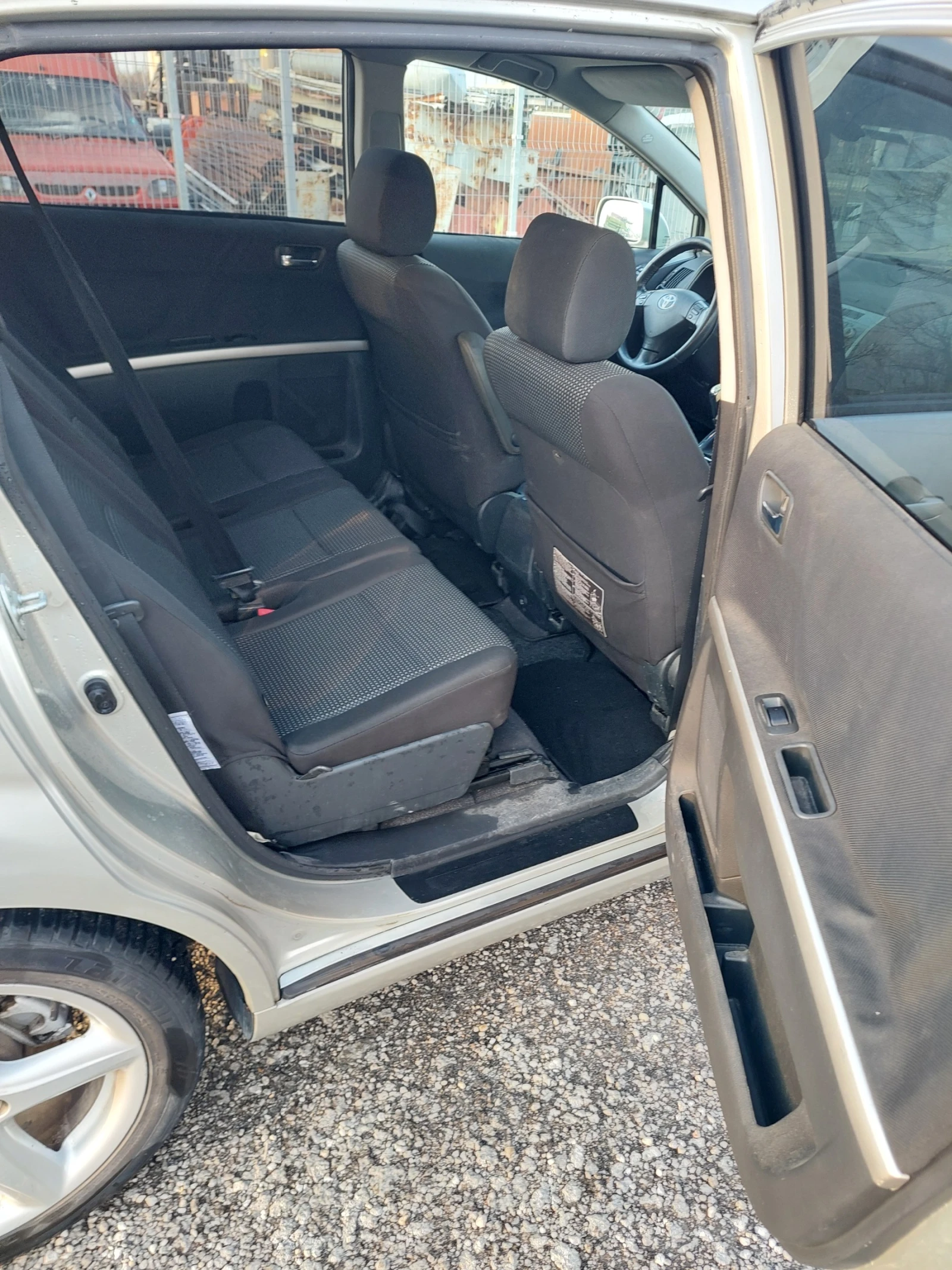 Toyota Corolla verso 2.2 D-CAT | Mobile.bg — изображение 10