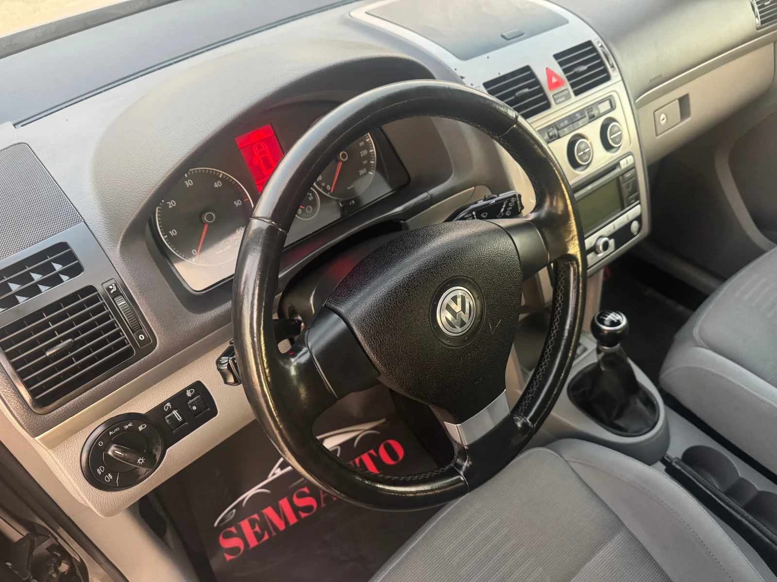 VW Touran 2.0 TDI HIGHLINE  ТОП състояниe - изображение 10