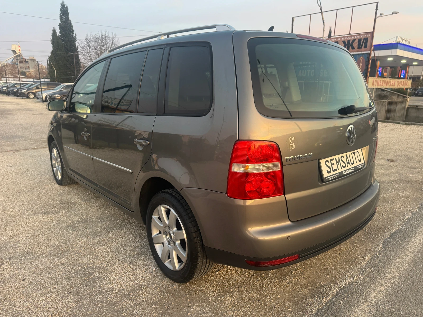 VW Touran 2.0 TDI HIGHLINE  ТОП състояниe - изображение 6