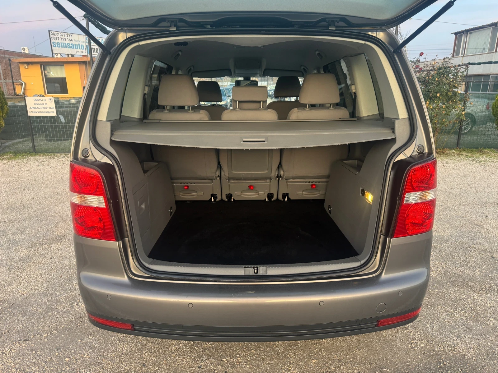 VW Touran 2.0 TDI HIGHLINE  ТОП състояниe - изображение 7