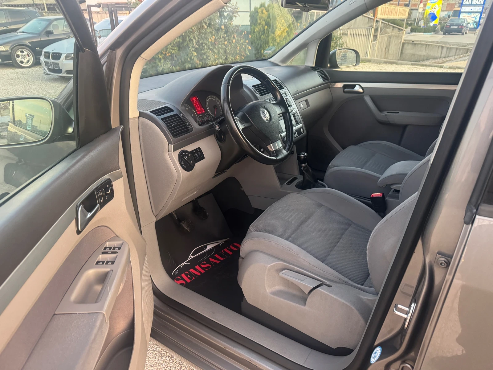 VW Touran 2.0 TDI HIGHLINE  ТОП състояниe - изображение 8