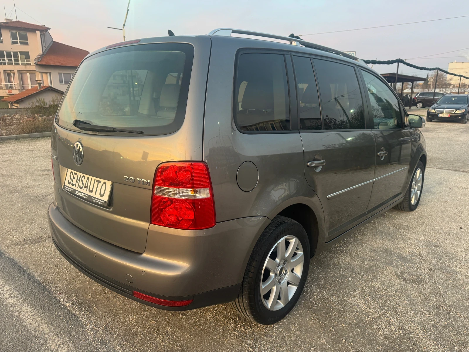 VW Touran 2.0 TDI HIGHLINE  ТОП състояниe - изображение 4