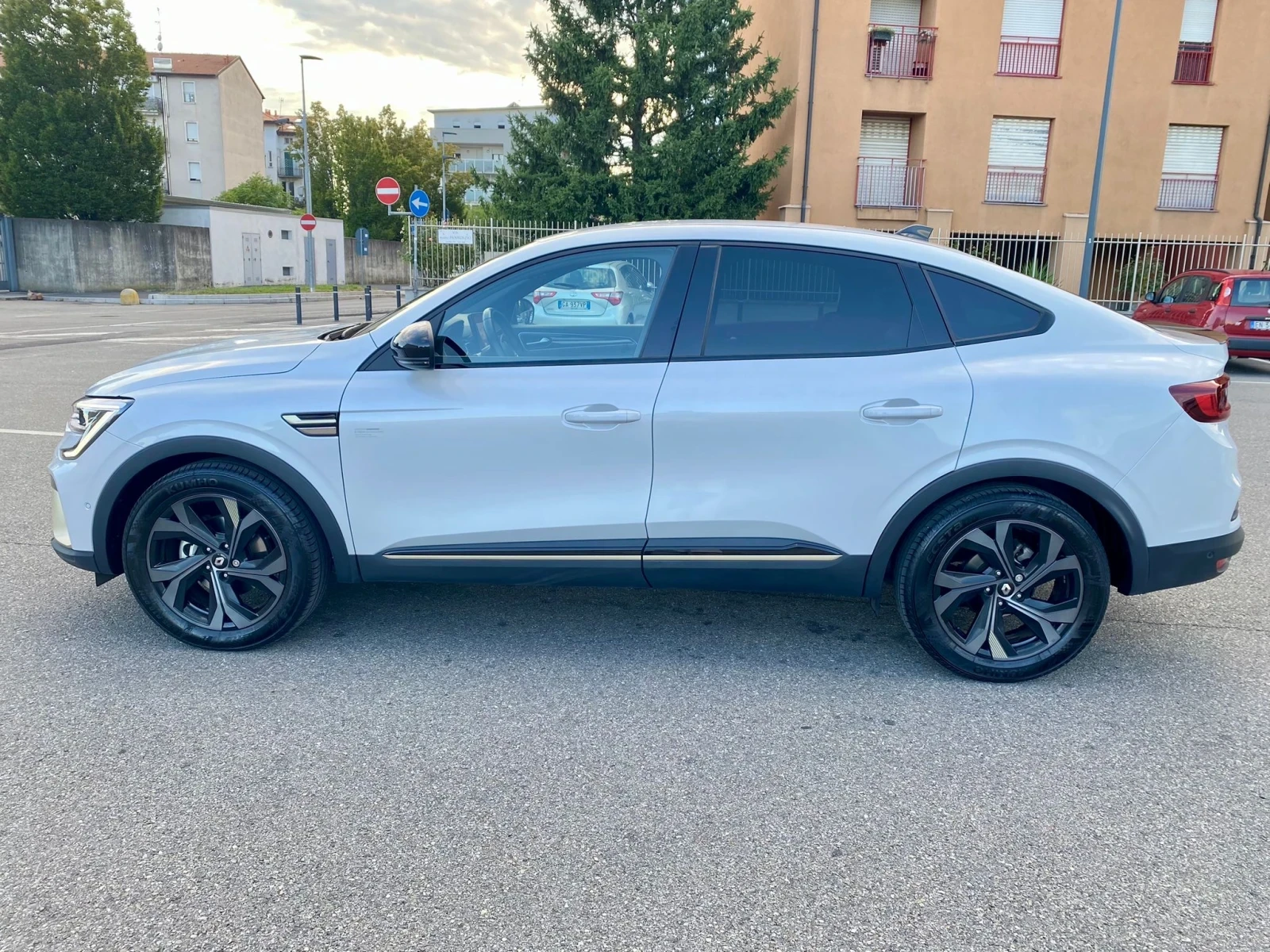 Renault Arkana Full Hybrid E-Tech Engineered Fast Track, снимка 5 - Автомобили и джипове - 53911961