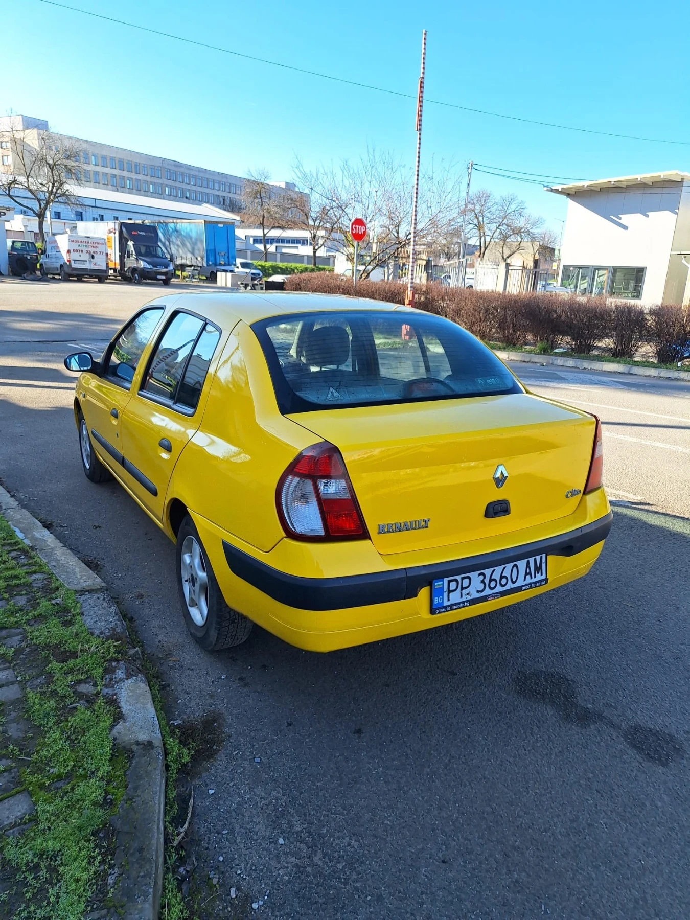Renault Clio 1.4, снимка 4 - Автомобили и джипове - 54313200