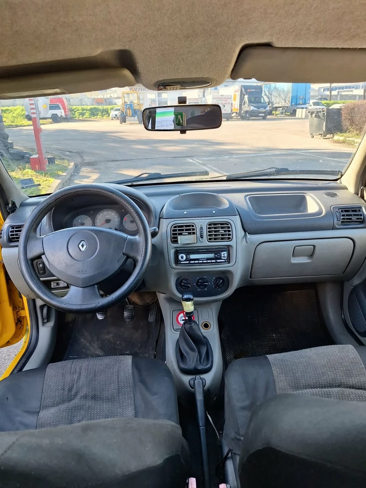 Renault Clio 1.4, снимка 5 - Автомобили и джипове - 54313200