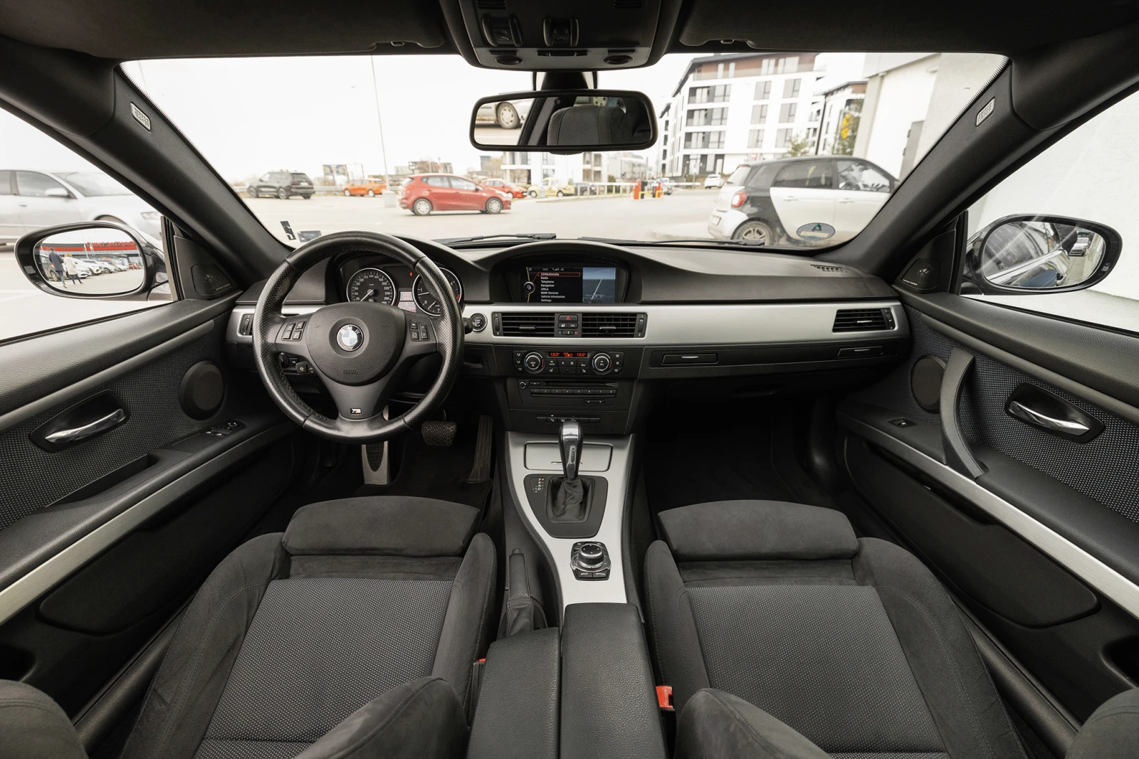 BMW 330 Фейс, Фул екстри, снимка 9 - Автомобили и джипове - 54029586