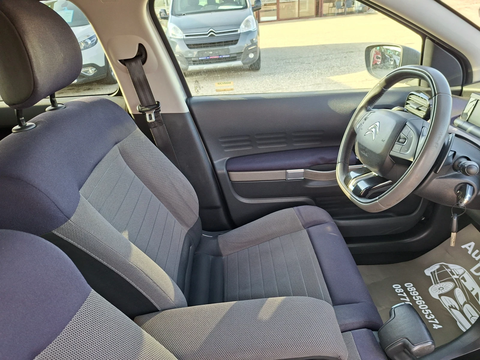 Citroen C4 Cactus 1, 2 i, снимка 16 - Автомобили и джипове - 54196705