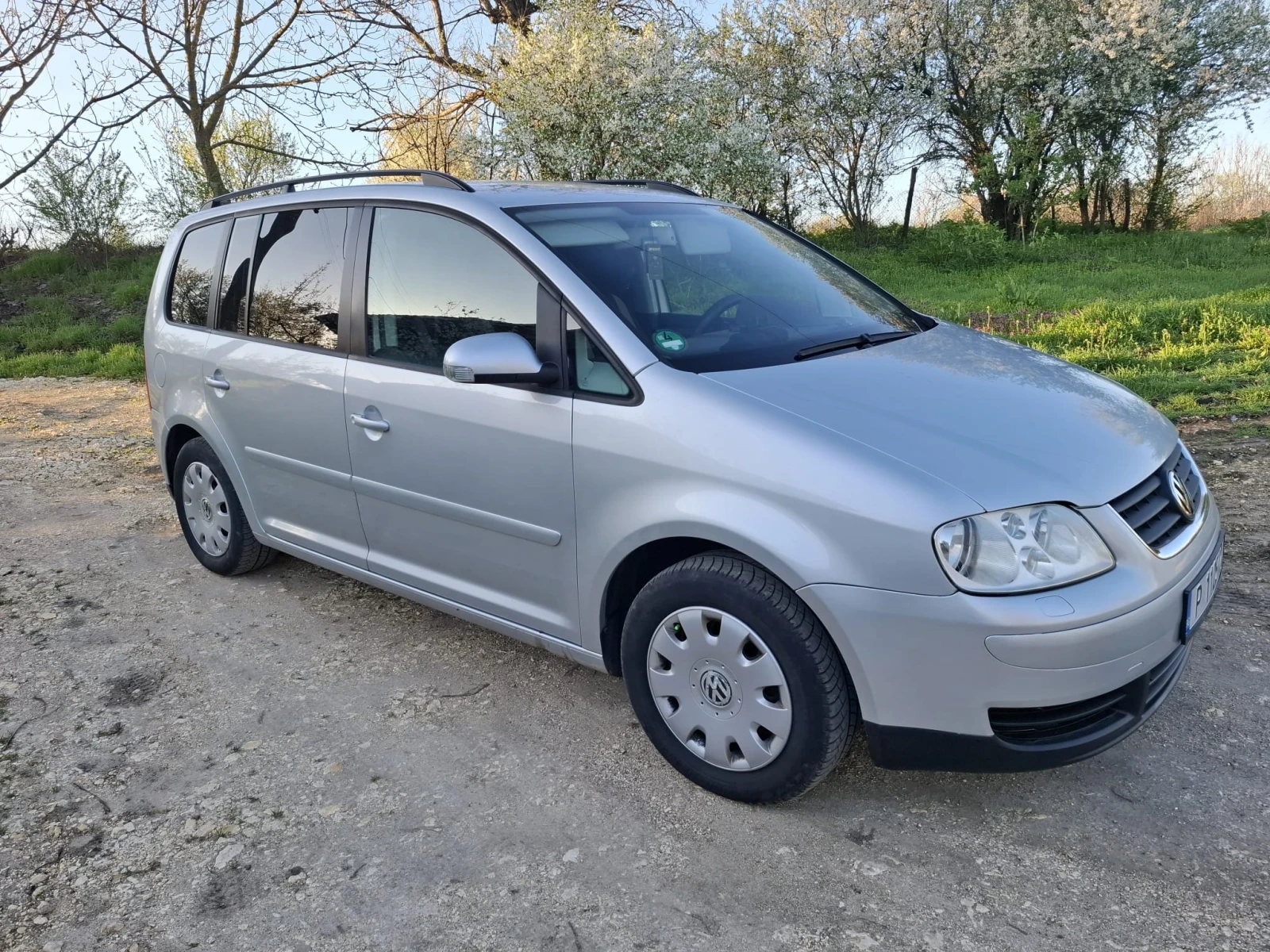 VW Touran, снимка 2 - Автомобили и джипове - 54198901