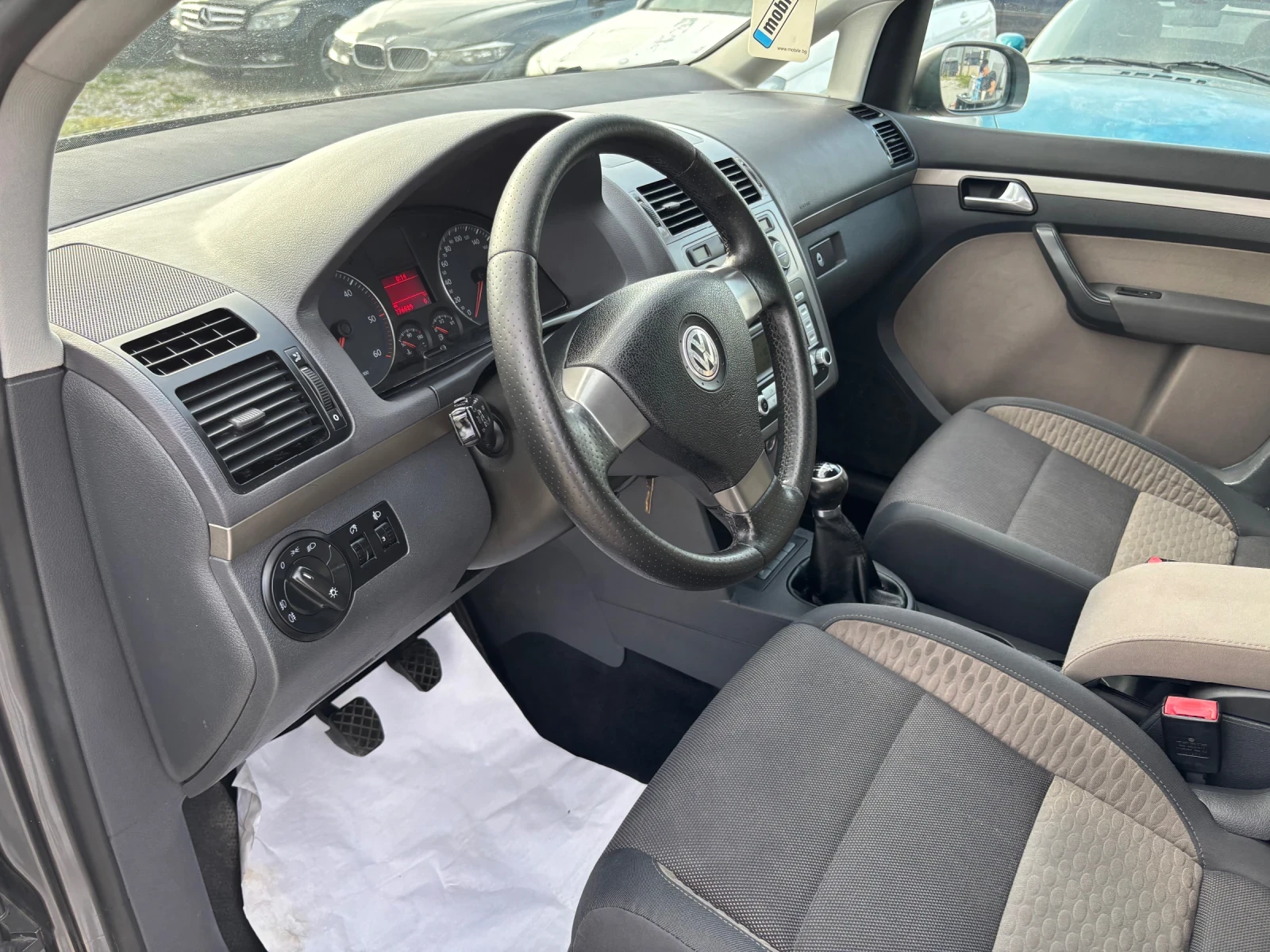 VW Touran KROSS 6 + 1 МЕСТА , снимка 16 - Автомобили и джипове - 54219830