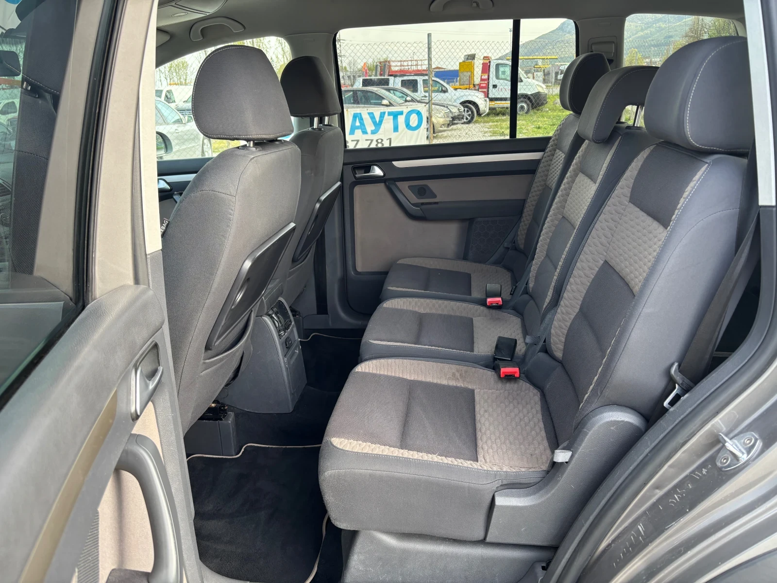 VW Touran KROSS 6 + 1 МЕСТА , снимка 8 - Автомобили и джипове - 54219830