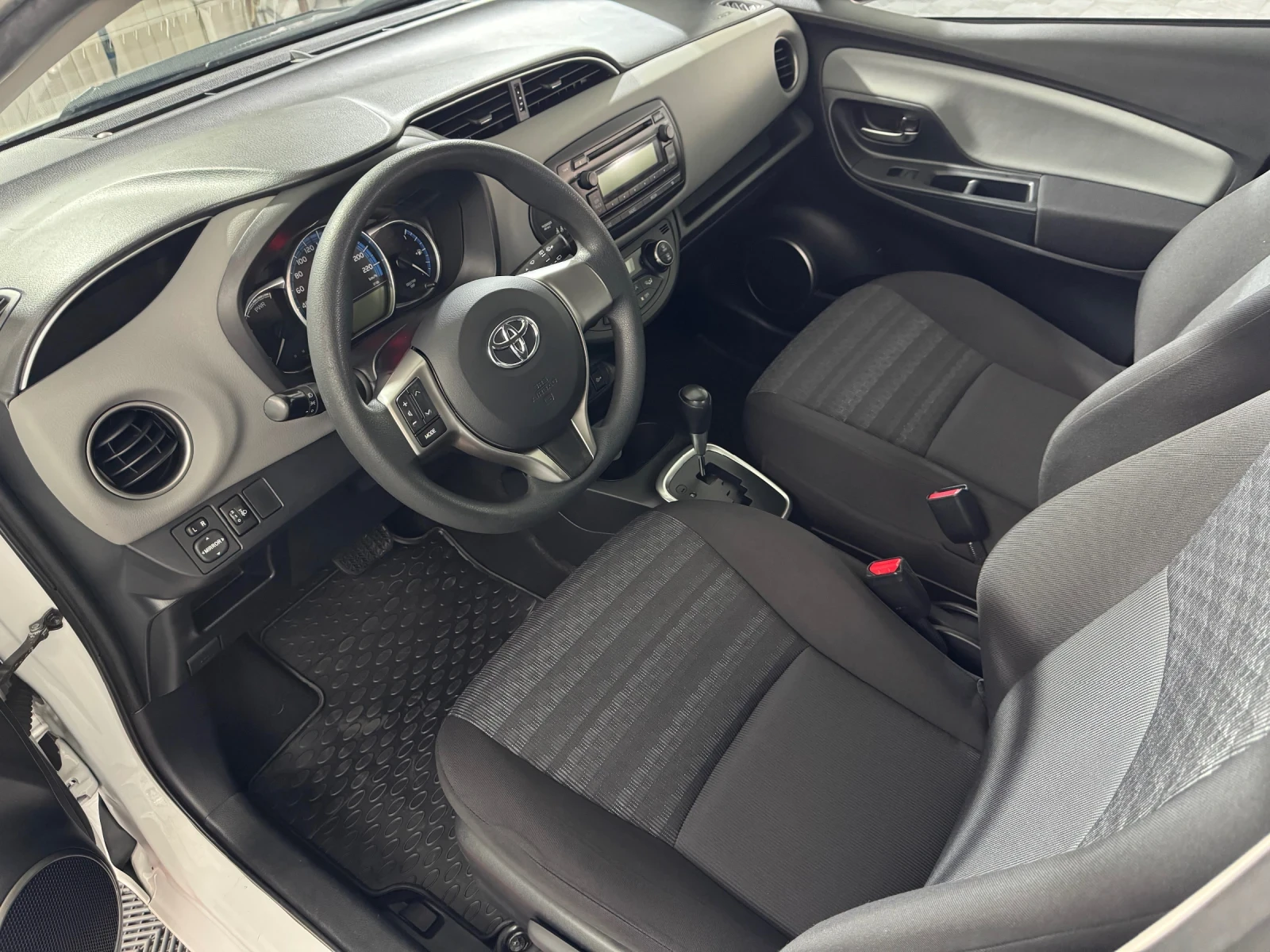 Toyota Yaris 1.5 HYBRID - AUTOMATIC - EURO 6B - 150.000 km! | Mobile.bg � ����������� 9