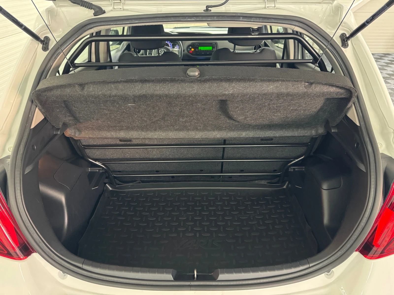 Toyota Yaris 1.5 HYBRID - AUTOMATIC - EURO 6B - 150.000 km! | Mobile.bg � ����������� 17