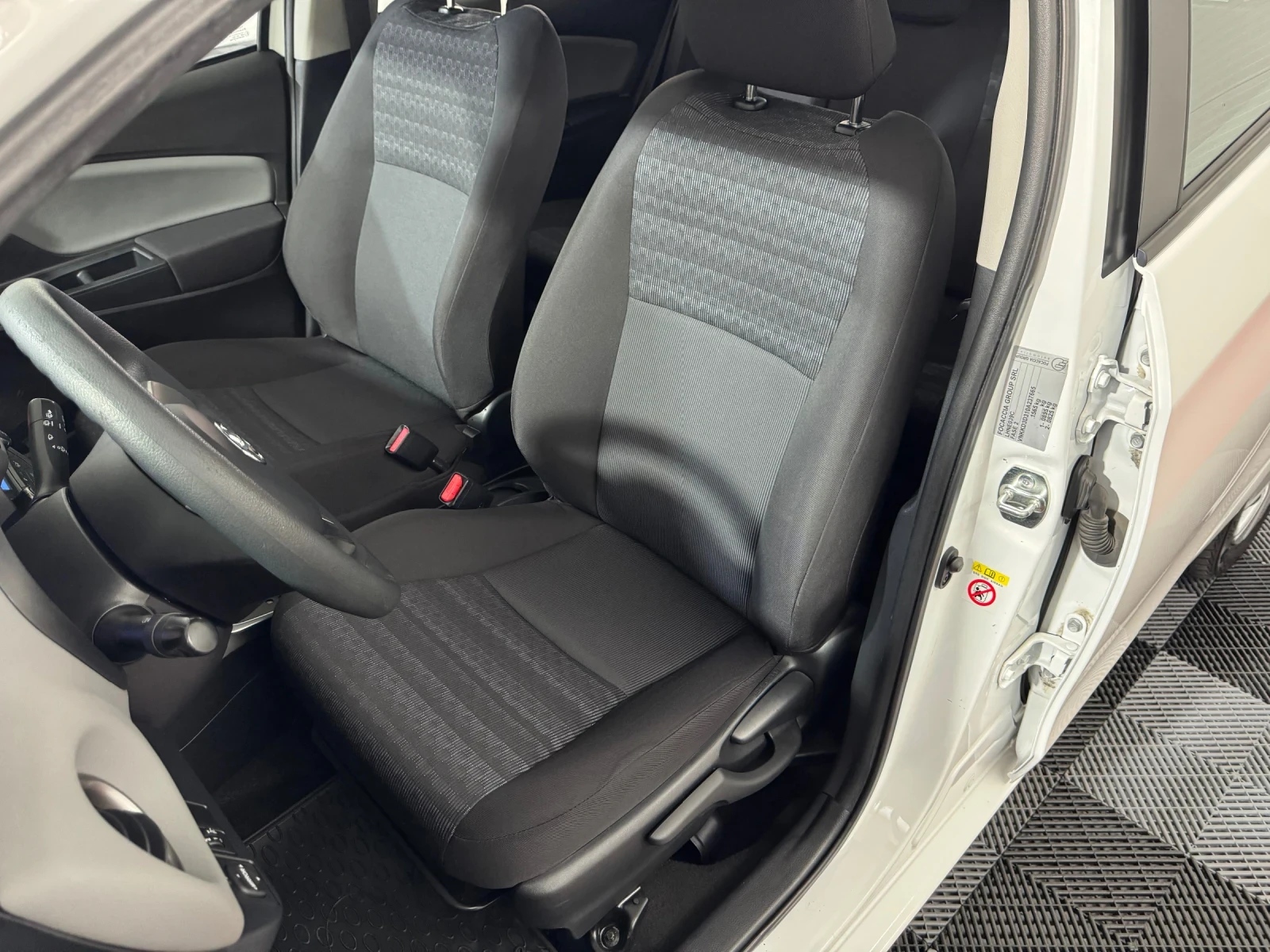 Toyota Yaris 1.5 HYBRID - AUTOMATIC - EURO 6B - 150.000 km! | Mobile.bg � ����������� 15