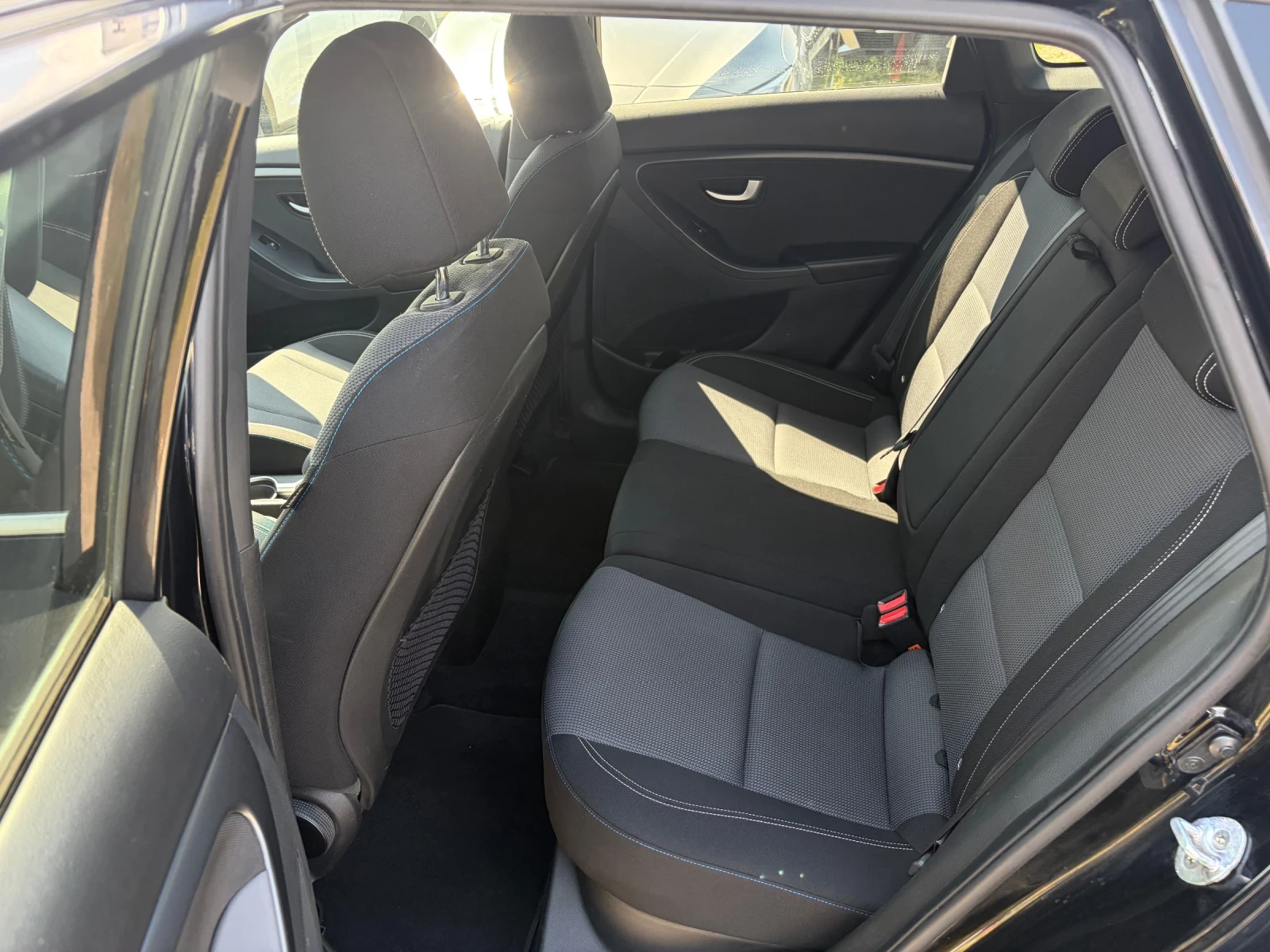 Hyundai I30 1.6d Automatic TOP, снимка 10 - Автомобили и джипове - 54358985