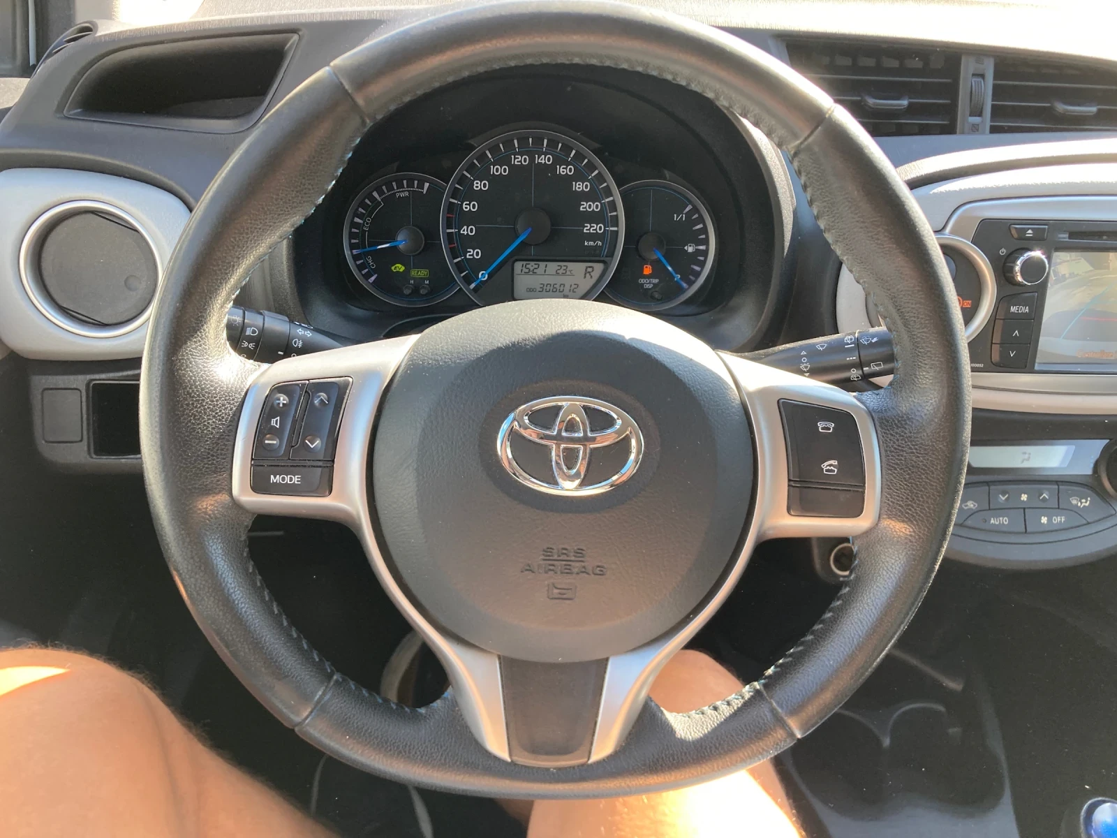 Toyota Yaris 1.5 Hibrid 75konq Avtomat TOP Kole 306000km, снимка 13 - Автомобили и джипове - 56058463