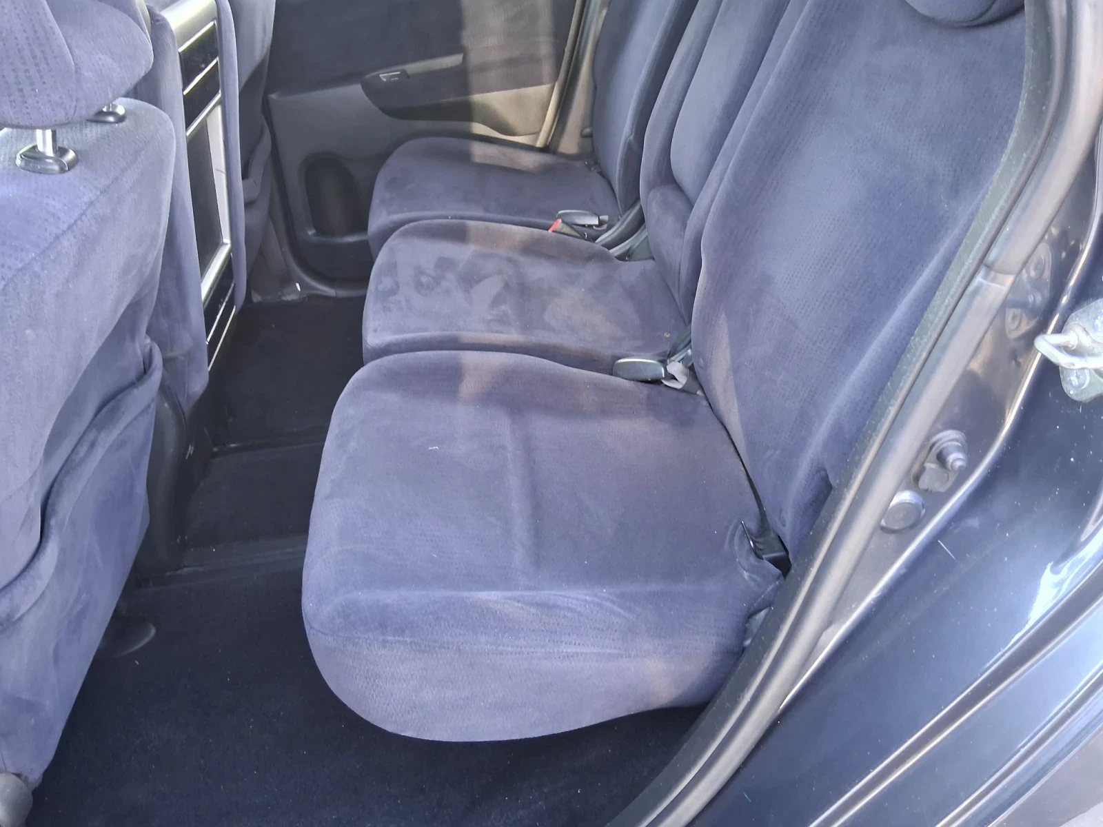 Honda Fr-v 1.8 като нова , снимка 11 - Автомобили и джипове - 56181721