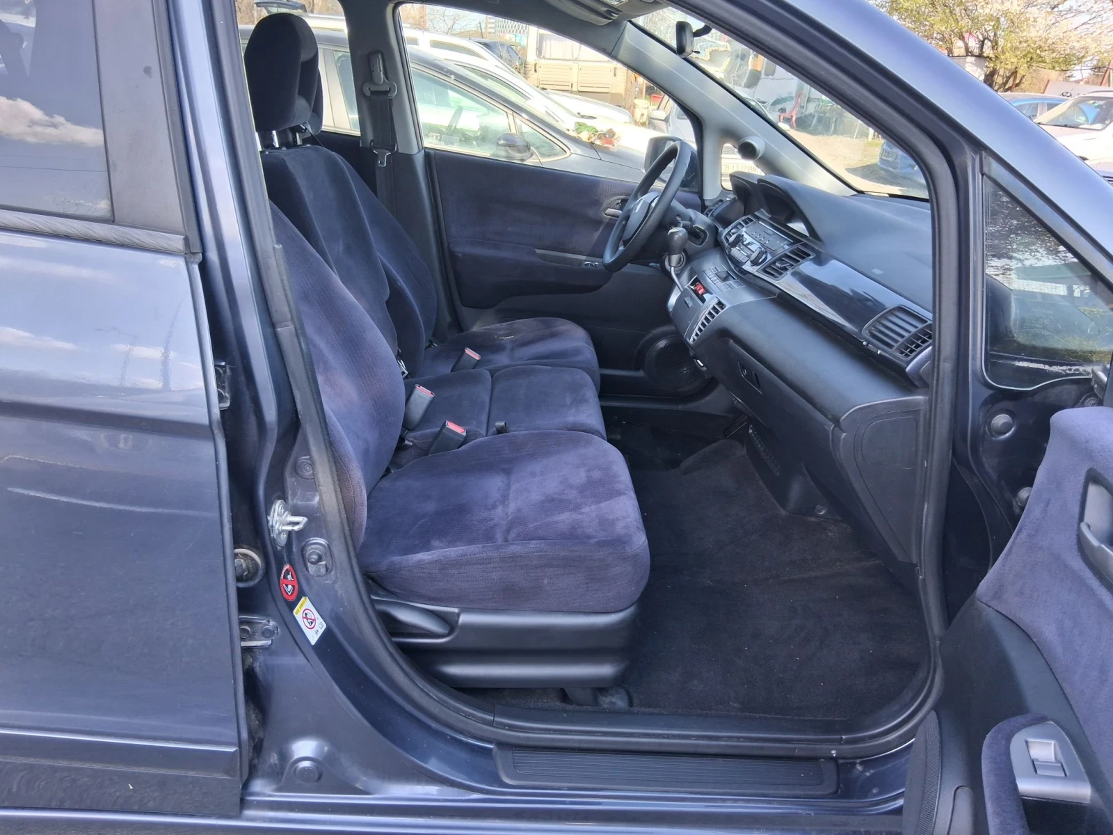 Honda Fr-v 1.8 като нова , снимка 9 - Автомобили и джипове - 56181721