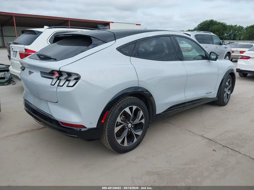 Ford Mustang Mach-E Premium, снимка 4 - Автомобили и джипове - 56521739
