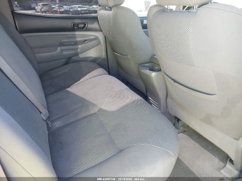 Toyota Tacoma 4.0L V-6 DOHC, VVT, 236HP 4X2 Drive, снимка 13 - Автомобили и джипове - 52939879