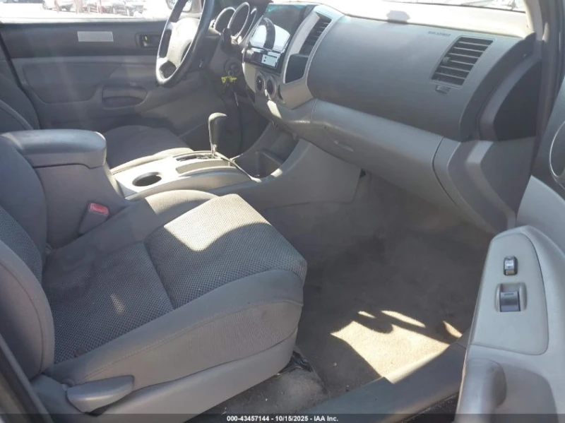 Toyota Tacoma 4.0L V-6 DOHC, VVT, 236HP 4X2 Drive, снимка 10 - Автомобили и джипове - 52939879